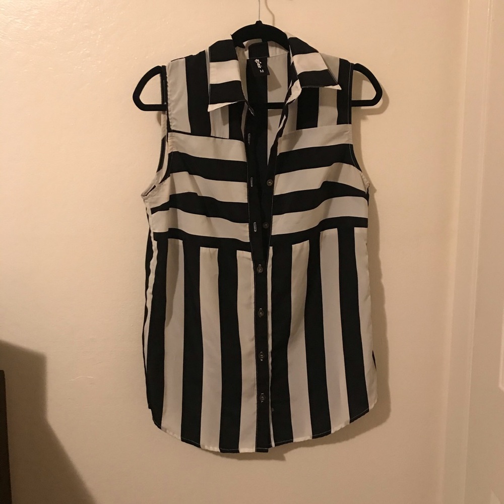 💚 Sleeveless Collared Button Down Blouse